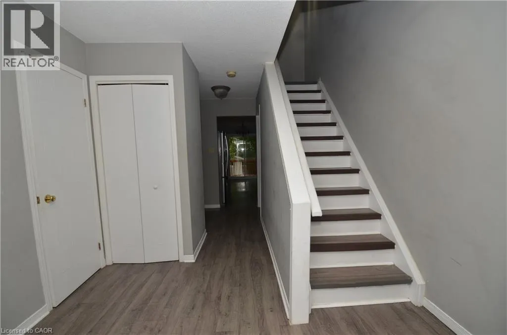 25 DEVINE Crescent