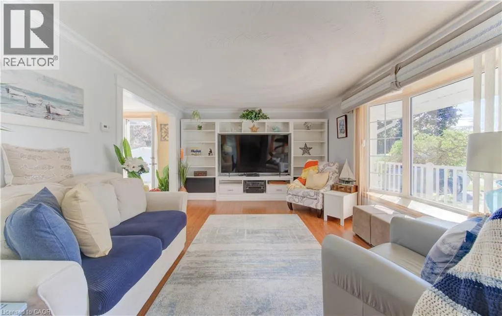55 GRACEFIELD Crescent