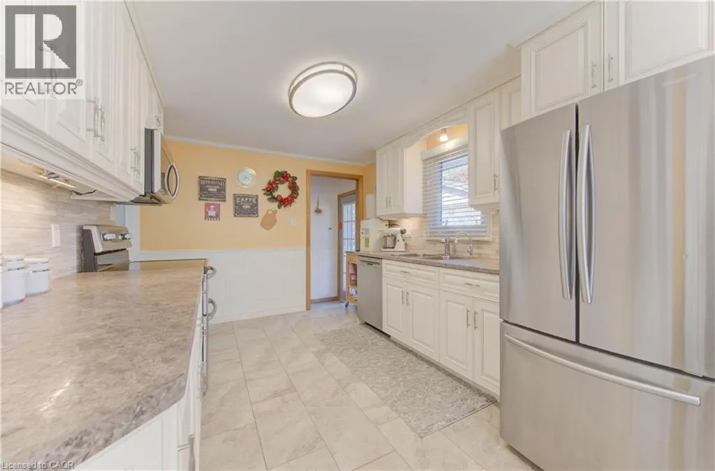 55 GRACEFIELD Crescent