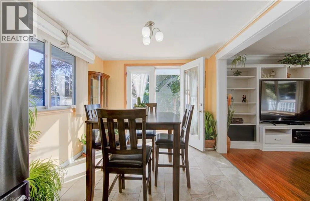 55 GRACEFIELD Crescent