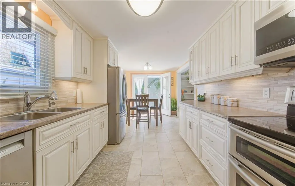 55 GRACEFIELD Crescent