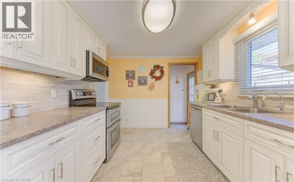 55 GRACEFIELD Crescent