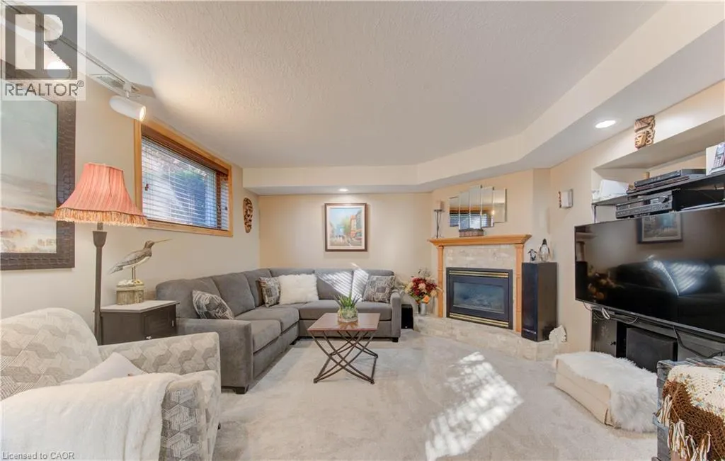 55 GRACEFIELD Crescent