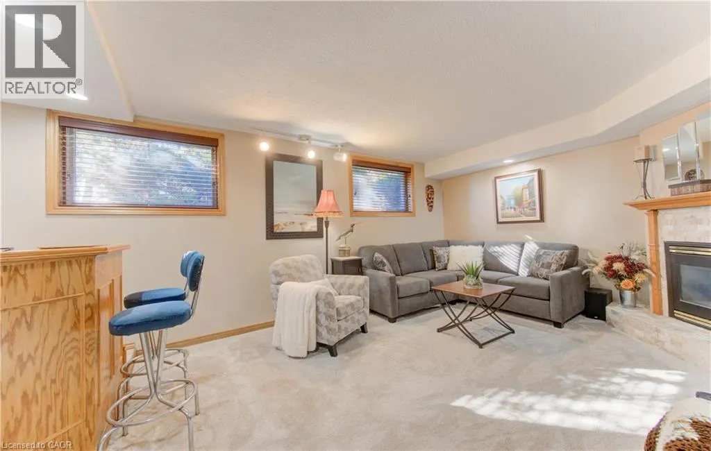 55 GRACEFIELD Crescent