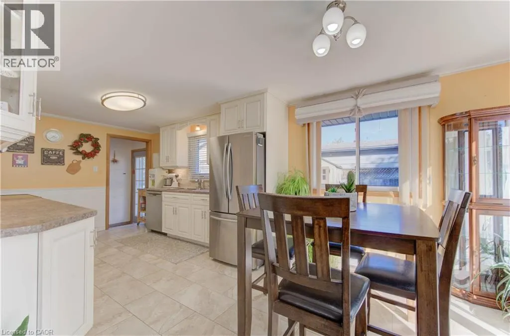 55 GRACEFIELD Crescent