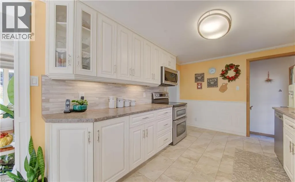 55 GRACEFIELD Crescent