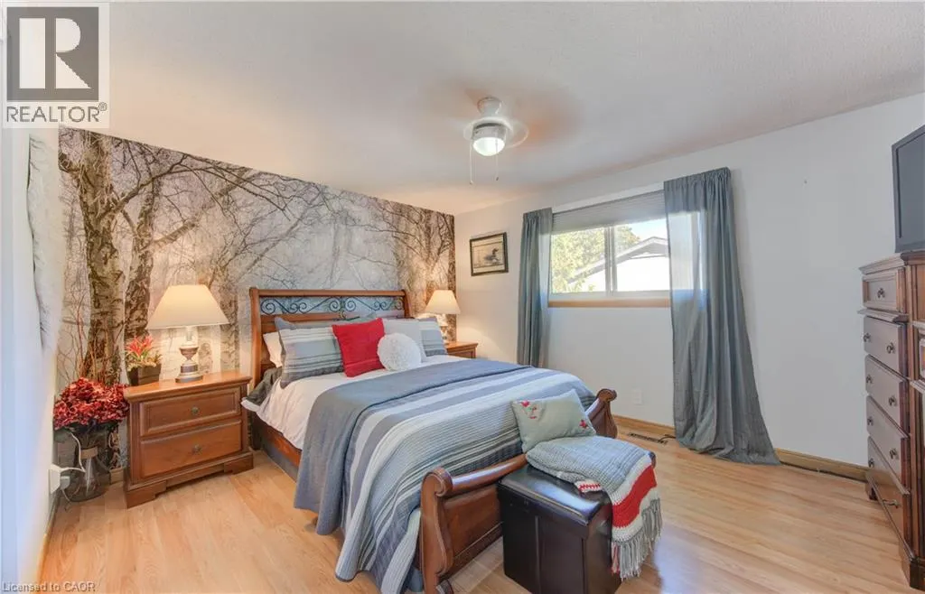 55 GRACEFIELD Crescent