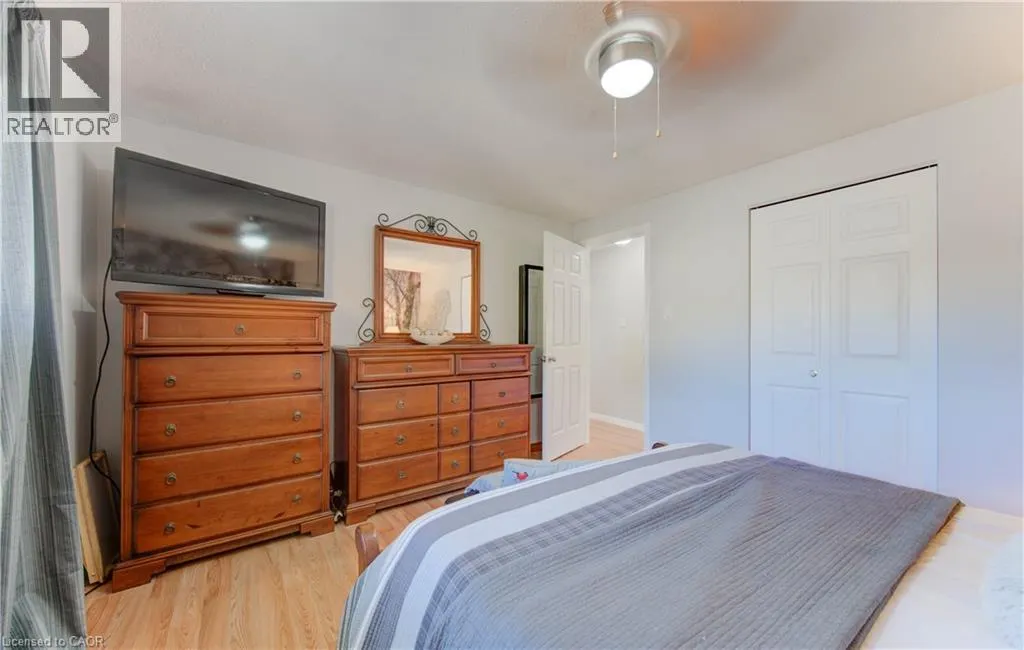 55 GRACEFIELD Crescent