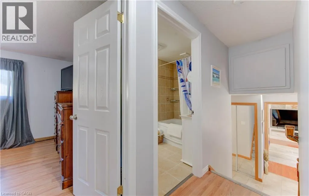 55 GRACEFIELD Crescent