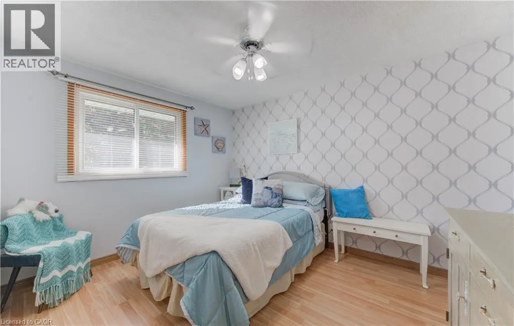 55 GRACEFIELD Crescent