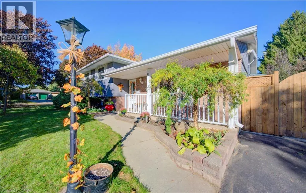 55 GRACEFIELD Crescent