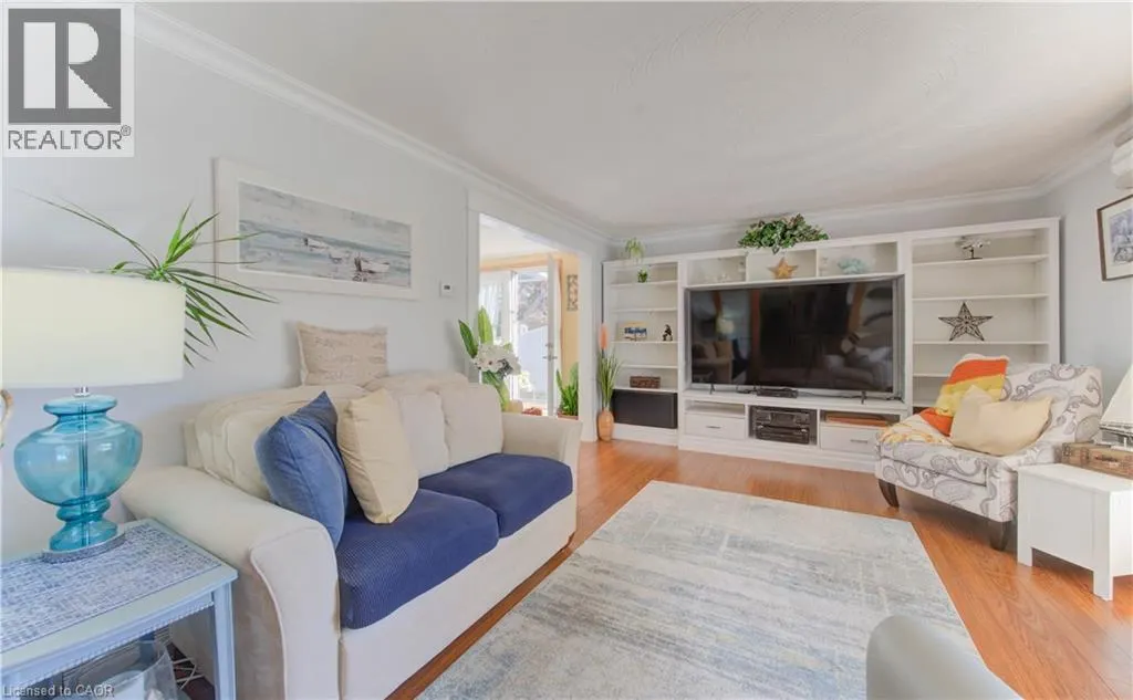 55 GRACEFIELD Crescent
