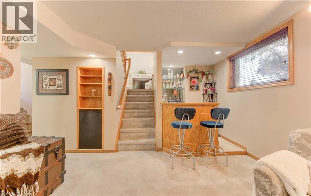 55 GRACEFIELD Crescent