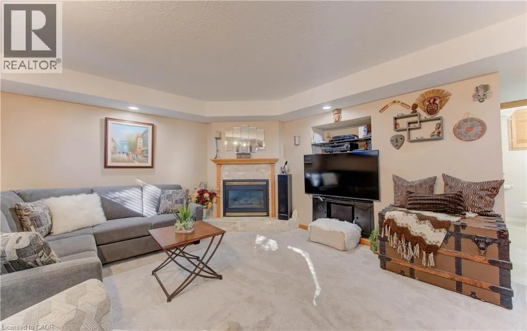 55 GRACEFIELD Crescent