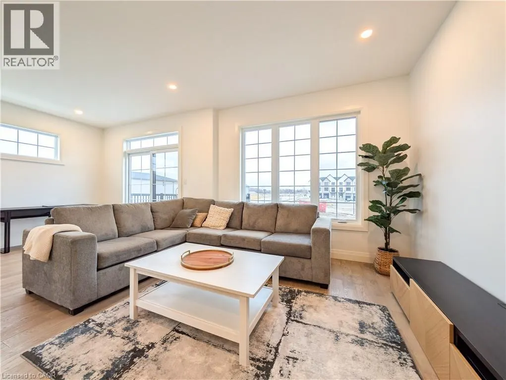 235 KENNINGTON Way Unit# 13, #13