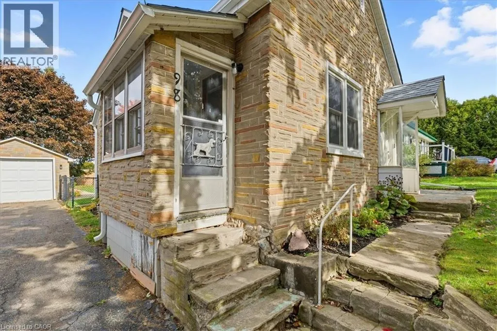 98 ALBERT Street E