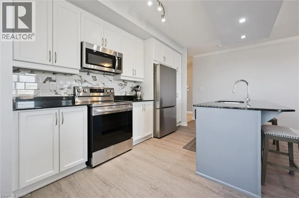 539 BELMONT Avenue W Unit# 809, #809