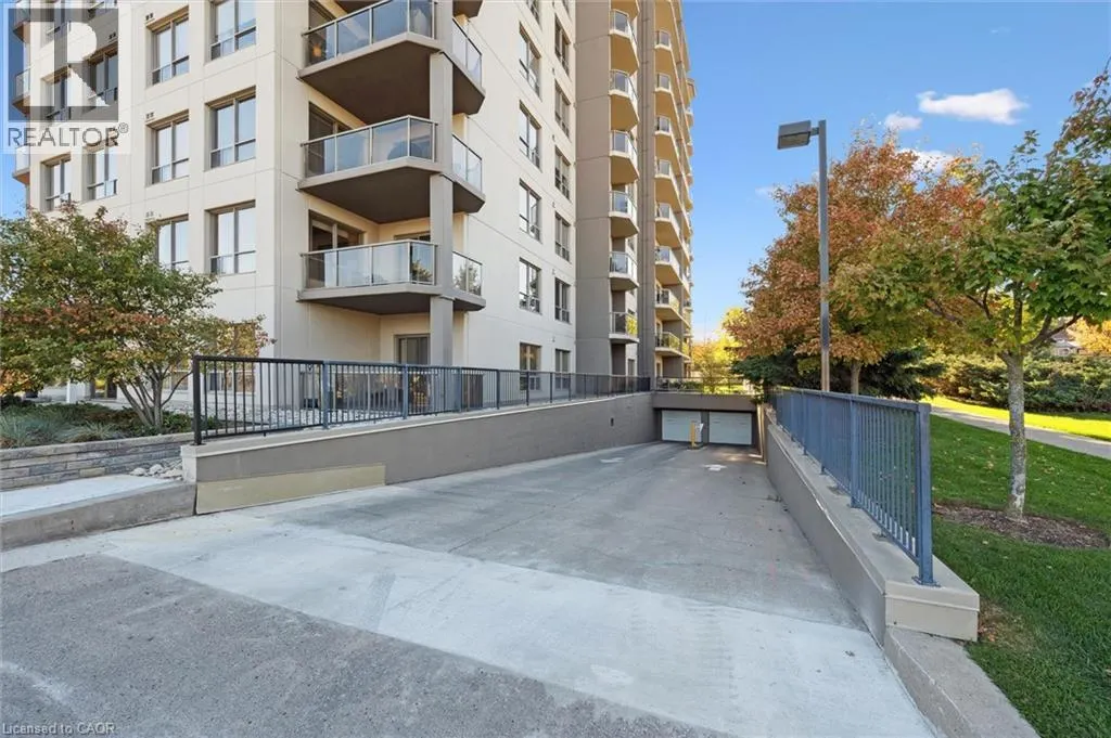 539 BELMONT Avenue W Unit# 809, #809