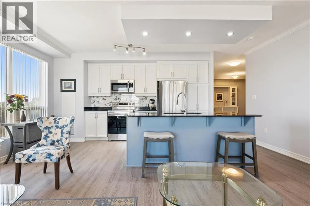 539 BELMONT Avenue W Unit# 809, #809