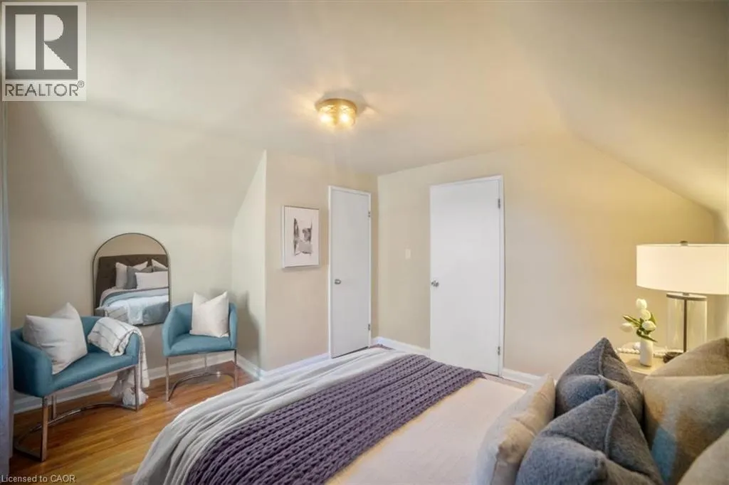 832 QUEENSDALE Avenue