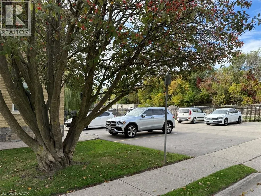 35A VICTORIA Avenue