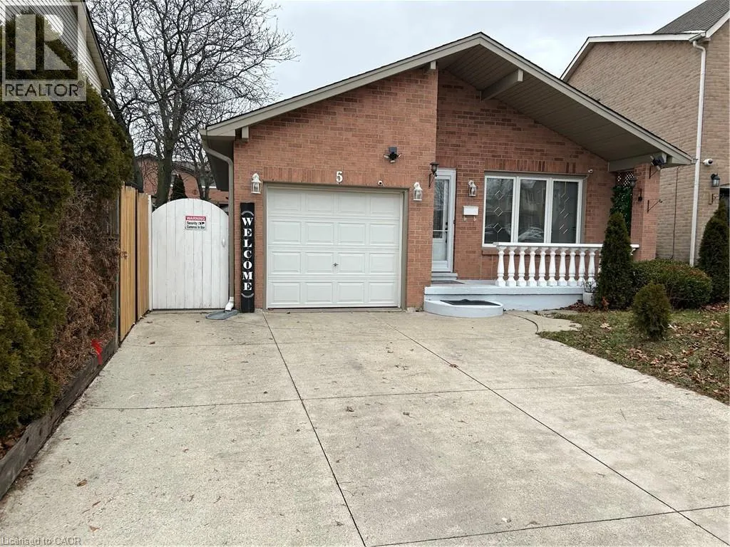 5 TWINOAKS Crescent