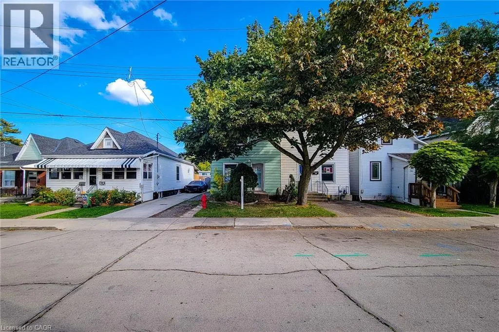 38 ELLIS Avenue