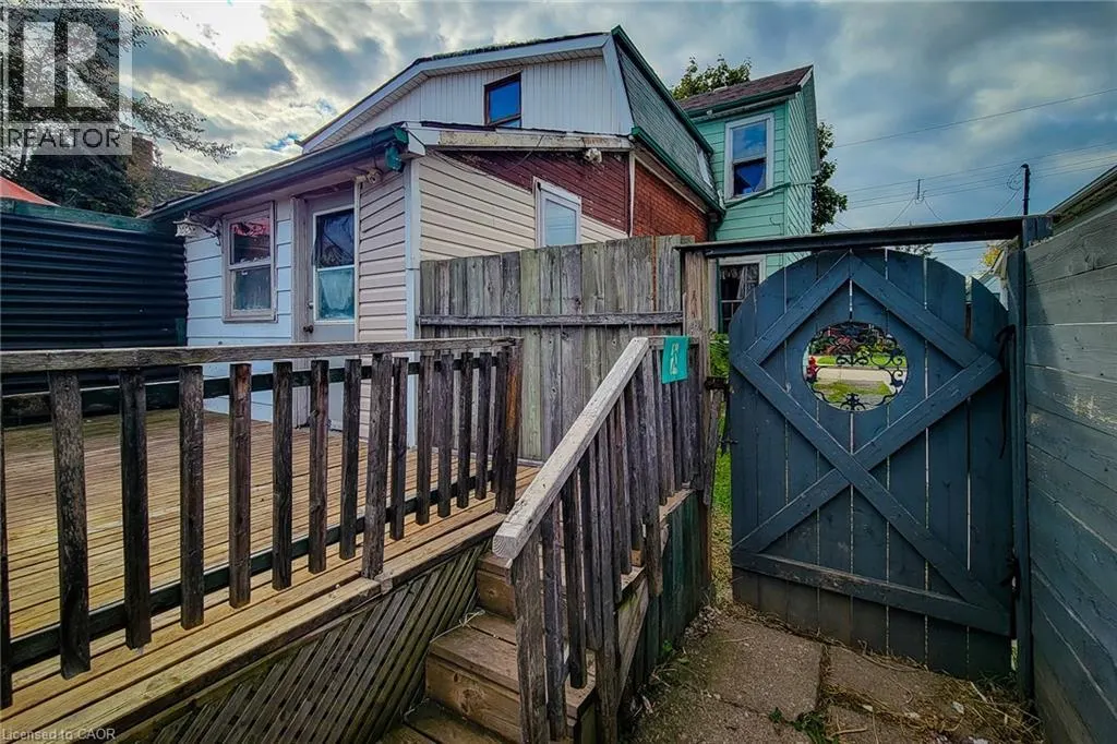 38 ELLIS Avenue