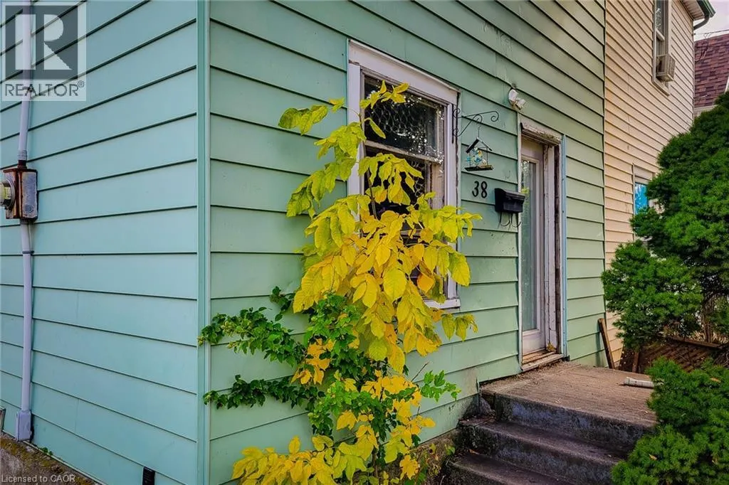38 ELLIS Avenue