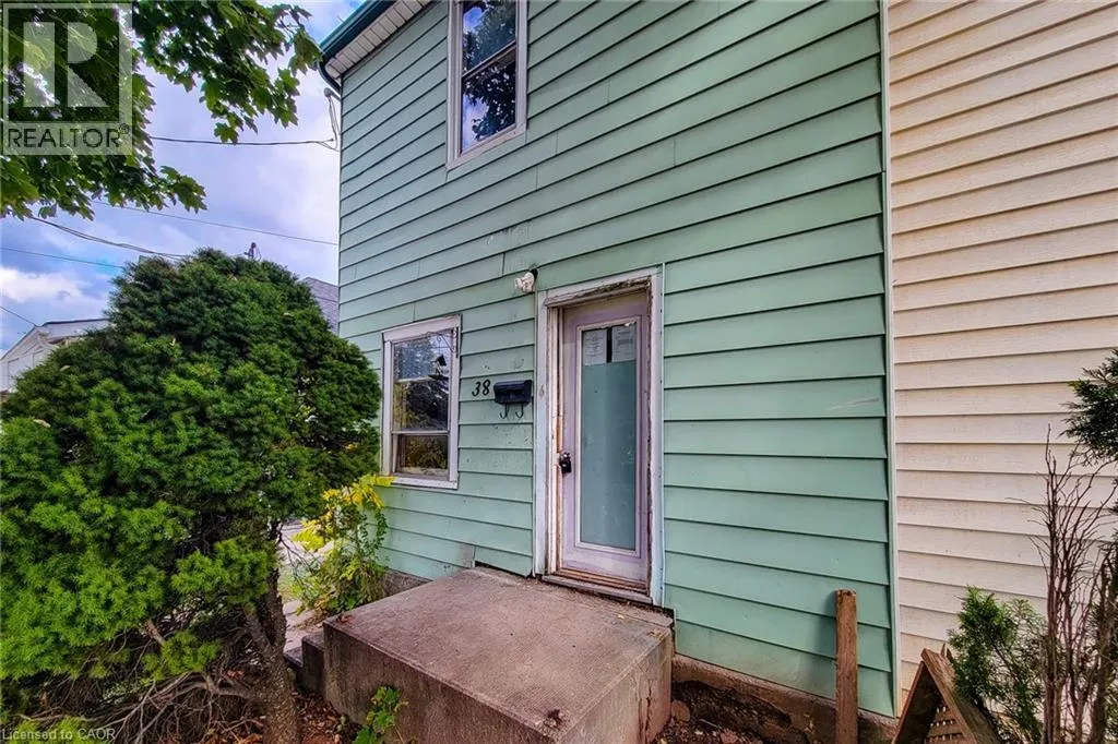 38 ELLIS Avenue