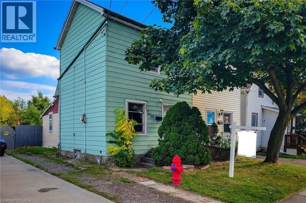 38 ELLIS Avenue