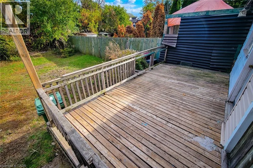 38 ELLIS Avenue