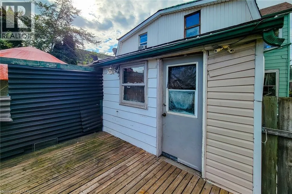 38 ELLIS Avenue