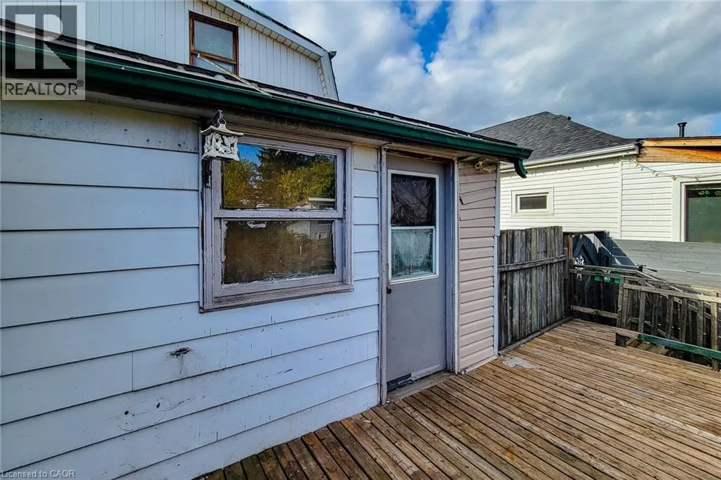 38 ELLIS Avenue