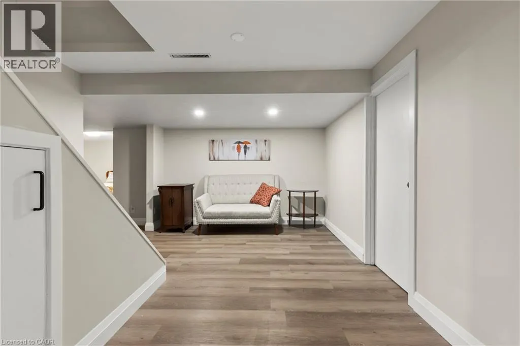 27 DALEVIEW Crescent