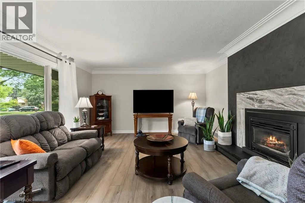 27 DALEVIEW Crescent