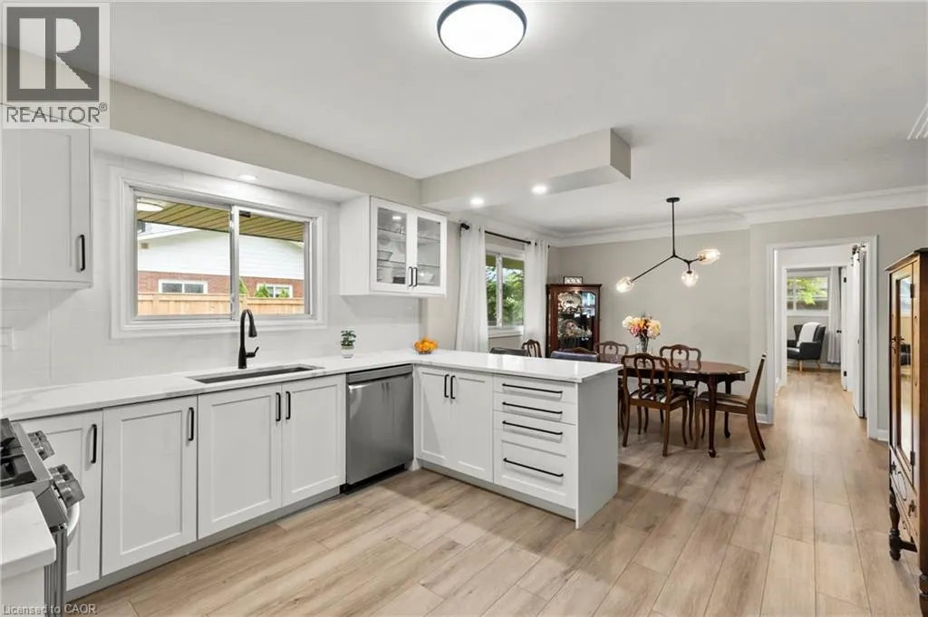 27 DALEVIEW Crescent