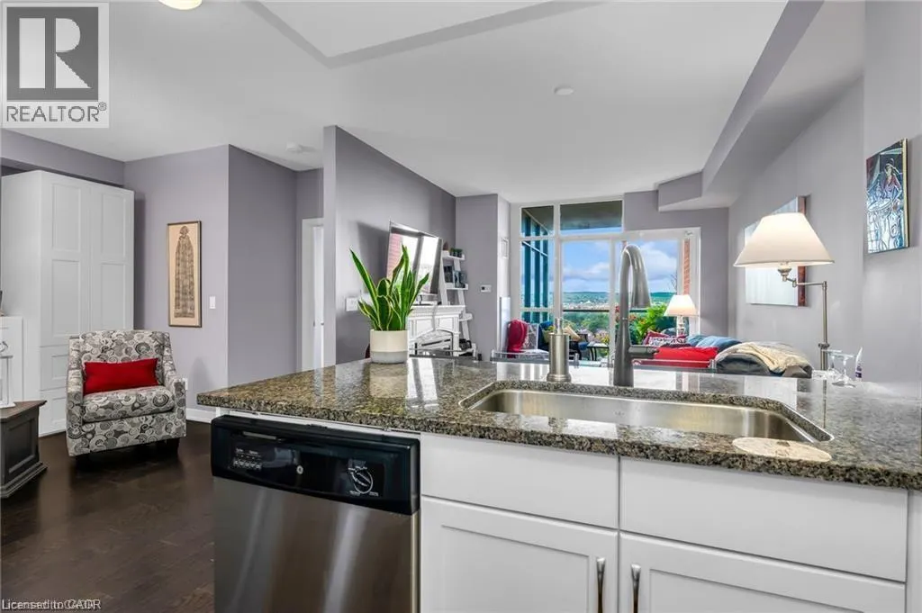 551 MAPLE Avenue Unit# 1305, #1305