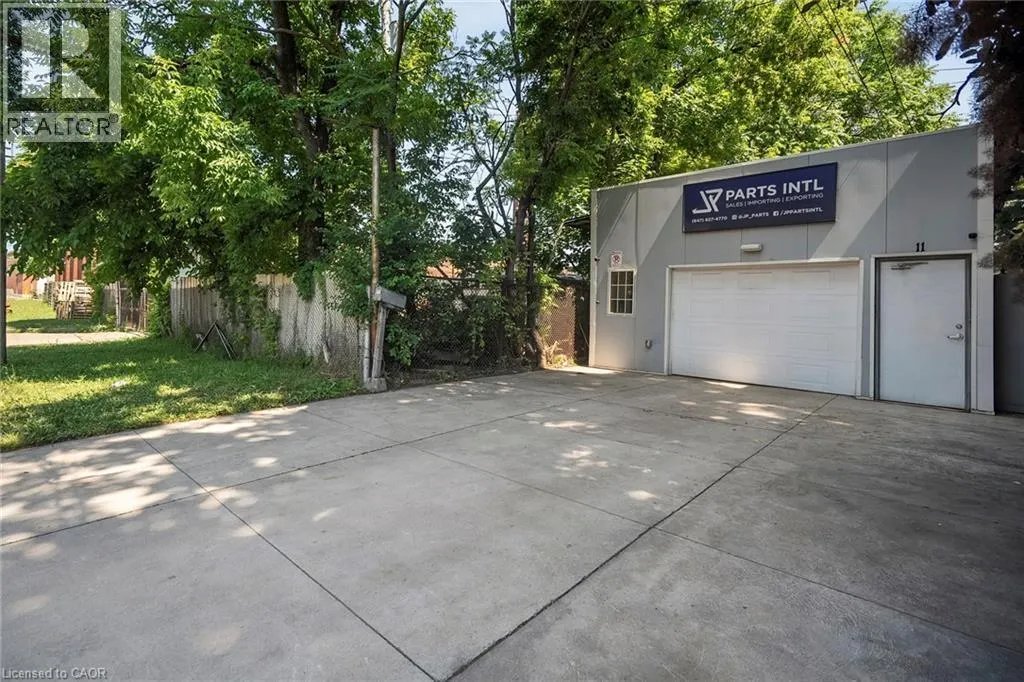 11 WHITFIELD Avenue