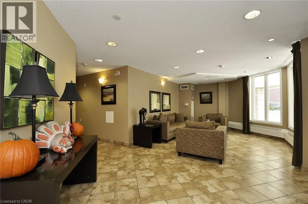 8 HARRIS Street Unit# 302, #302