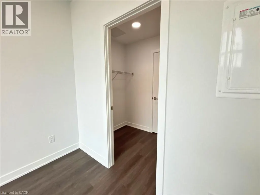 25 WELLINGTON Street S Unit# 402, #402