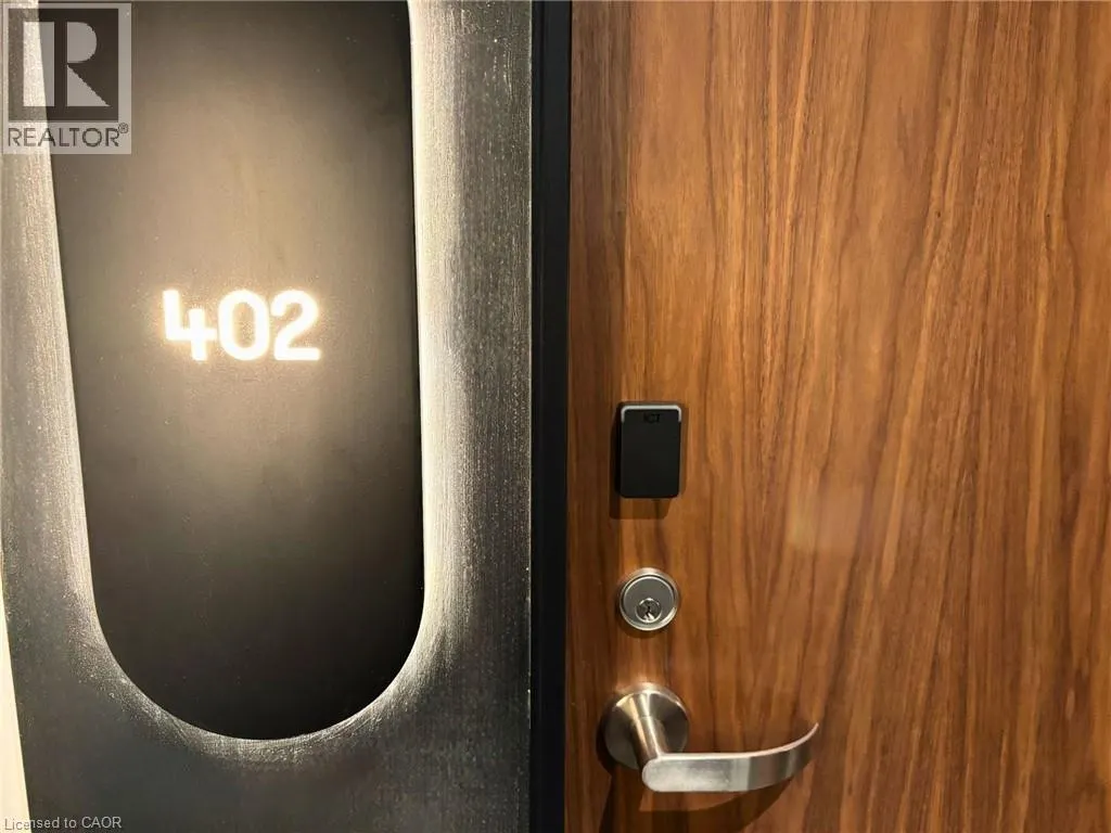 25 WELLINGTON Street S Unit# 402, #402
