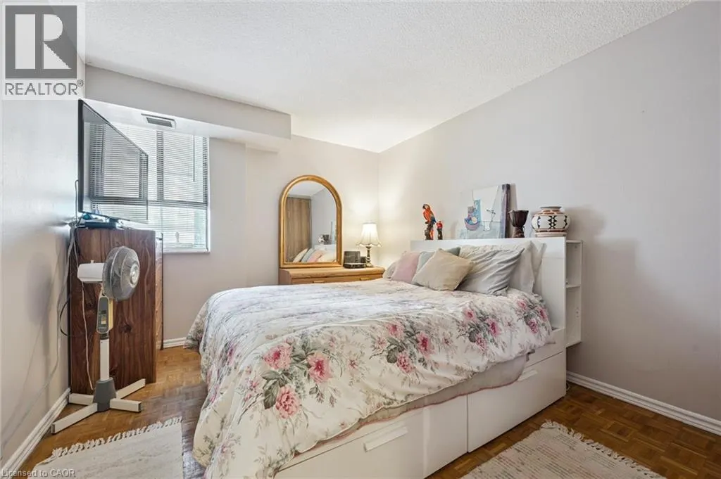 4 LISA Street Unit# 707, #707