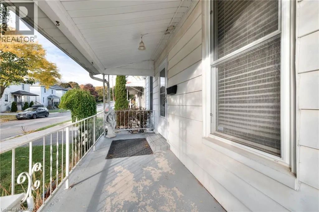 4 FRANCIS Street