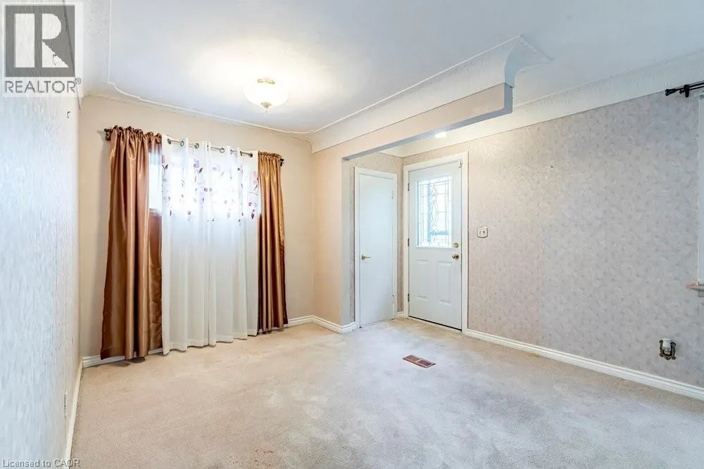 8 SYLVIA Crescent