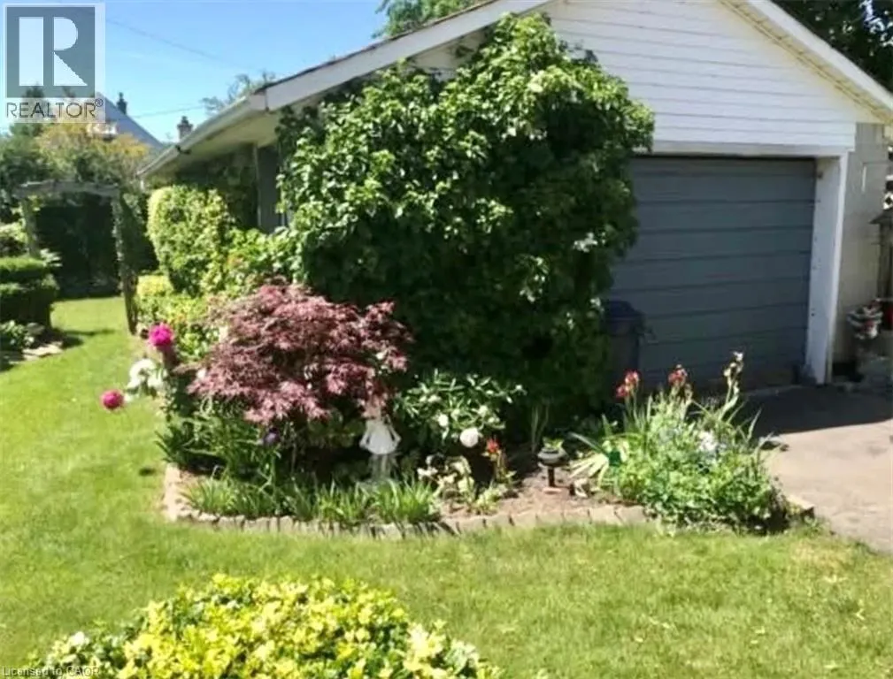 8 SYLVIA Crescent
