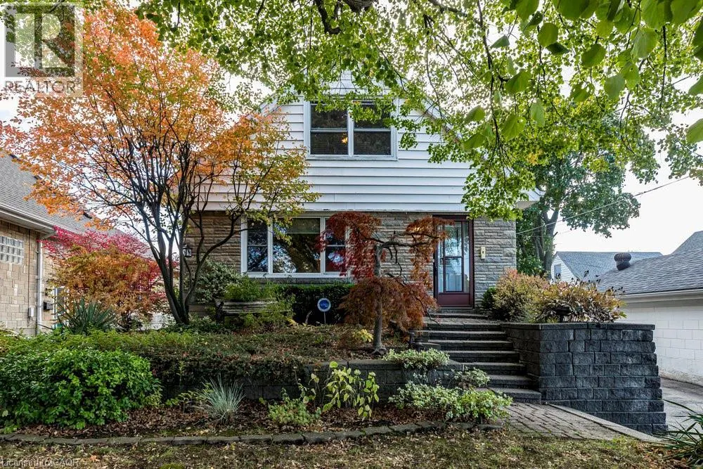 8 SYLVIA Crescent