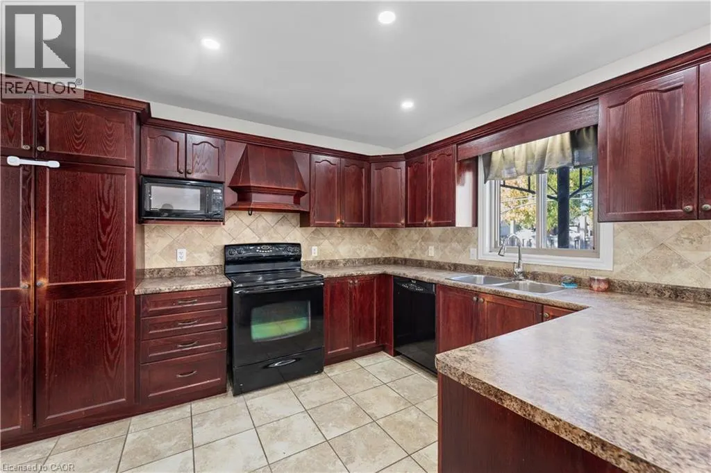 76 ROCHELLE CRESCENT Crescent