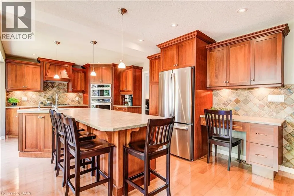 33 TINATAWA Court
