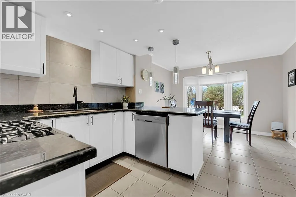 10 EDGEWATER Drive